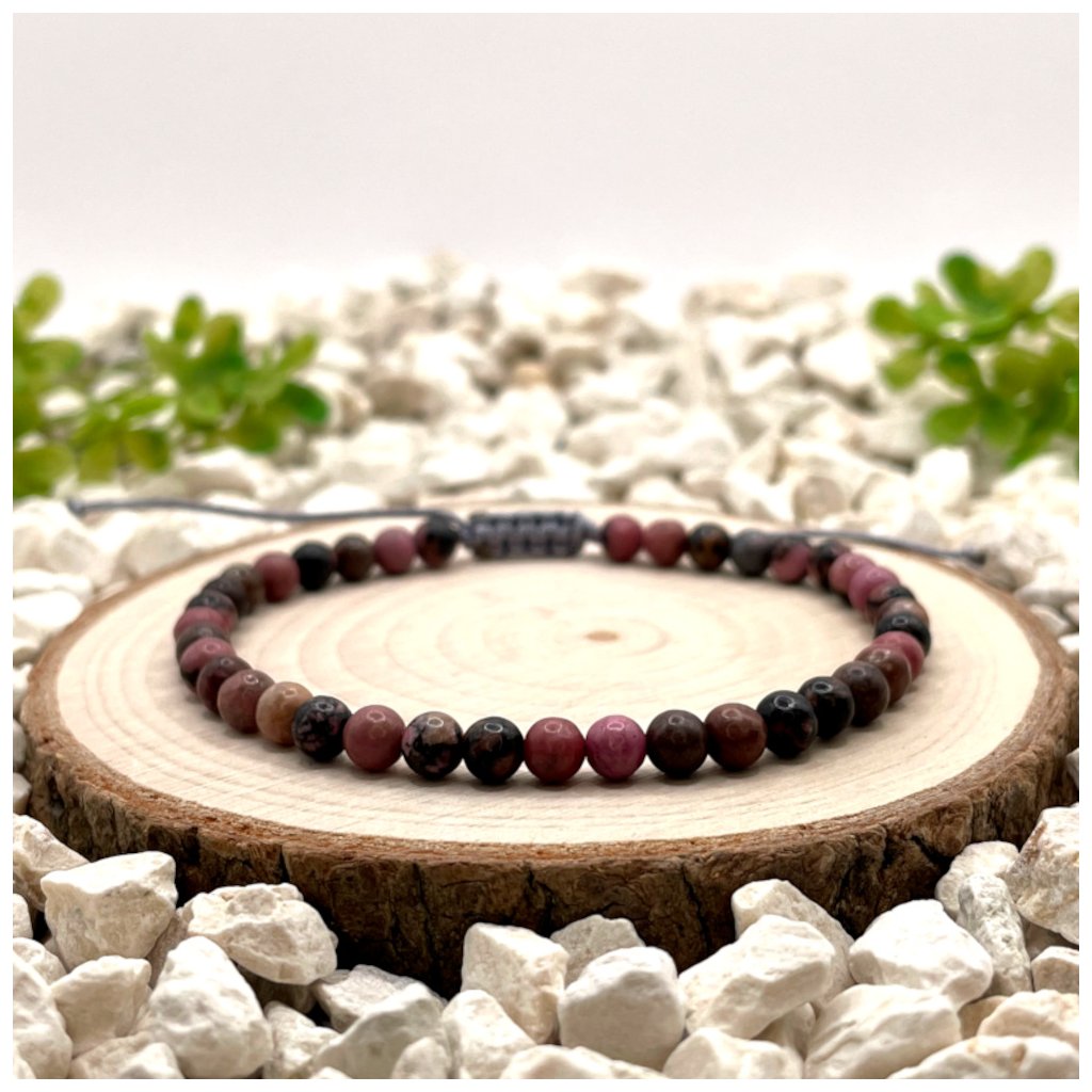 Provázkový náramek rodonit – ochranný kámen lásky
