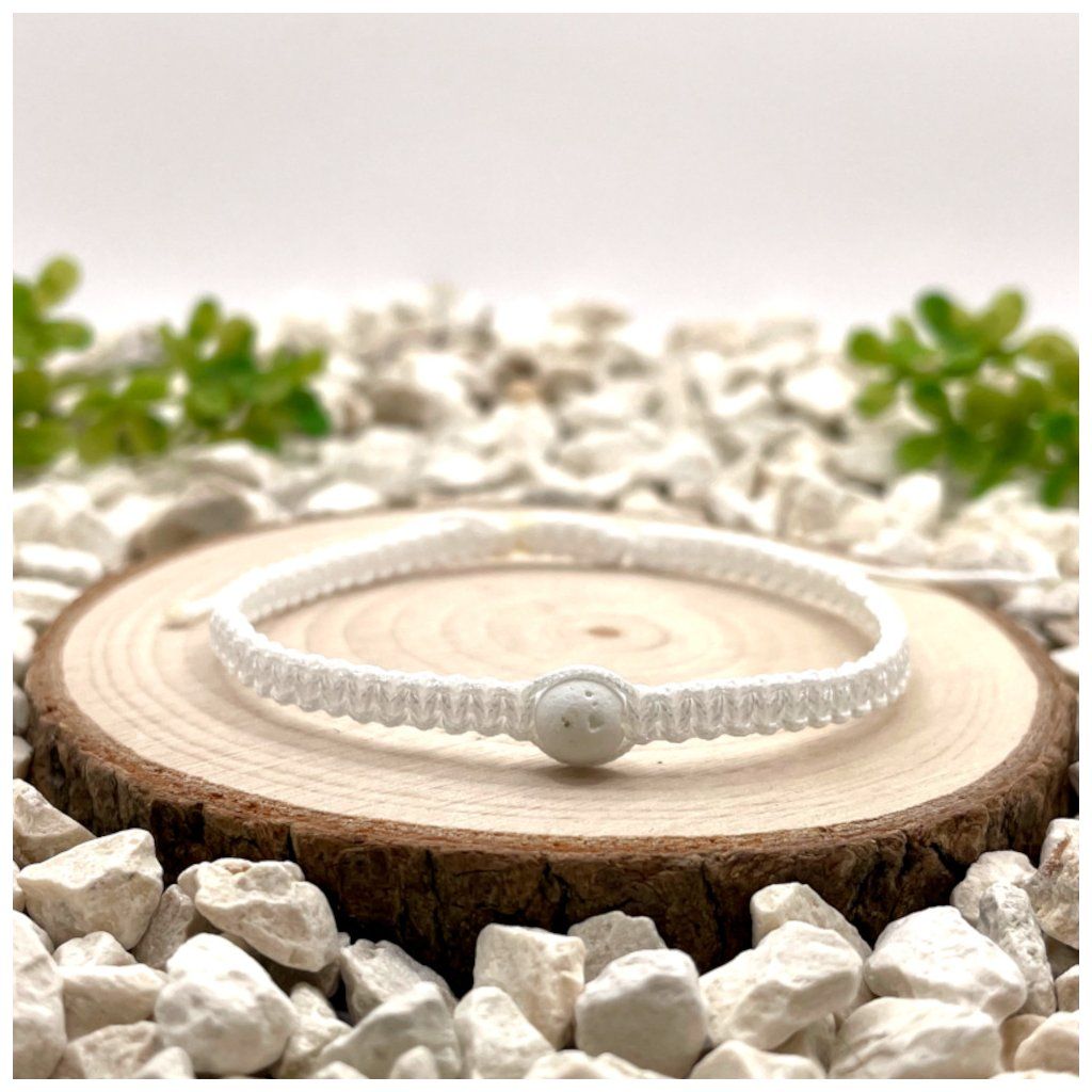 macramé náramek s lávou bílou