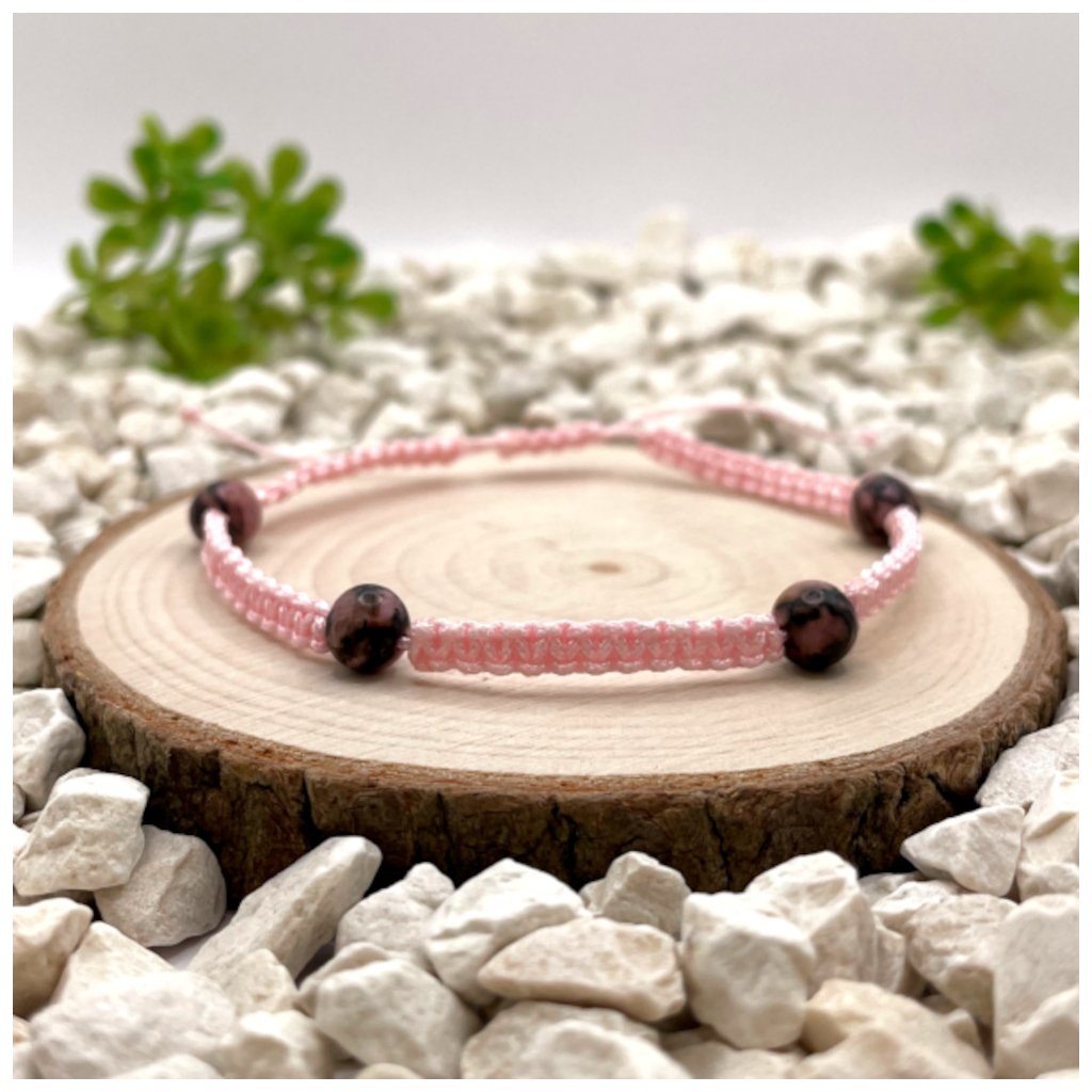 Macramé náramek rodonit – kámen lásky a harmonie