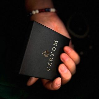 Objevte kouzlo ručně vyráběných minerálních náramků, které nejen zdobí, ale také přinášejí harmonii a pozitivní energii....